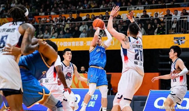 赛前体能课后,深圳男篮遗憾出局备战欧超杯,话题不断,资深球员宣示担当 赛前体能课后,深圳男篮遗憾出局备战欧超杯,话题不断,资深球员宣示担当