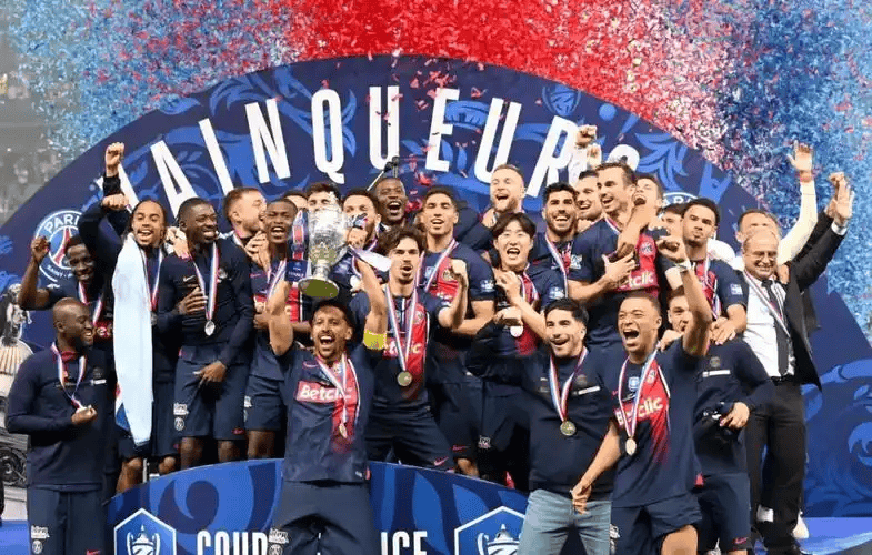 包含清晨勒沃库森备战法国杯；造点机会细节曝光；媒体盛赞；控场能力受关注的词条-开云